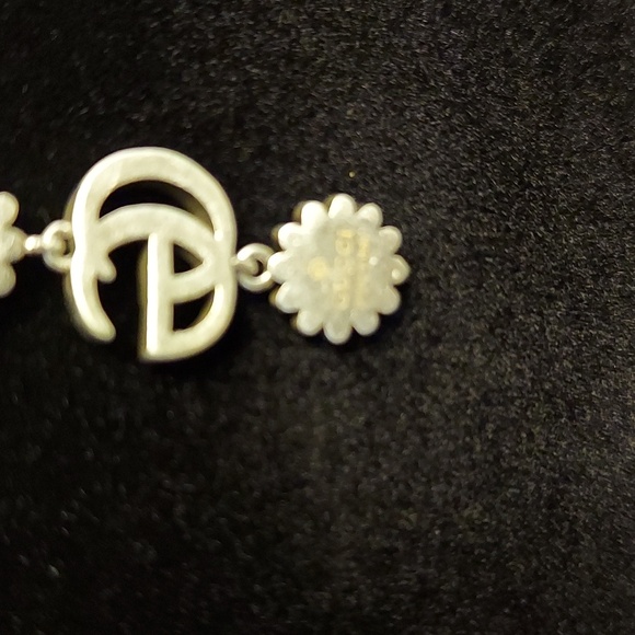 Old Vintage Gucci Silver Floral Drop Earrings - Picture 8 of 8